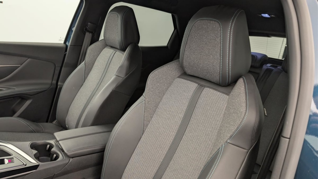 PEUGEOT 3008 Hybrid 180 e-EAT8 Allure Pack - ref: 1-365085 - Photo 16