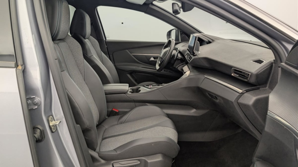 PEUGEOT 3008 Hybrid 180 e-EAT8 Allure Pack - ref: 1-365165 - Photo 9