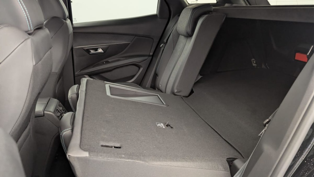 PEUGEOT 3008 Hybrid 180 e-EAT8 Allure Pack - ref: 1-365225 - Photo 12