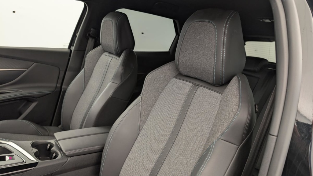 PEUGEOT 3008 Hybrid 180 e-EAT8 Allure Pack - ref: 1-365225 - Photo 16