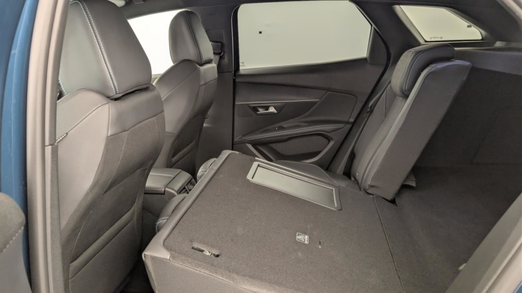 PEUGEOT 3008 Hybrid 180 e-EAT8 Allure Pack - ref: 1-365242 - Photo 12