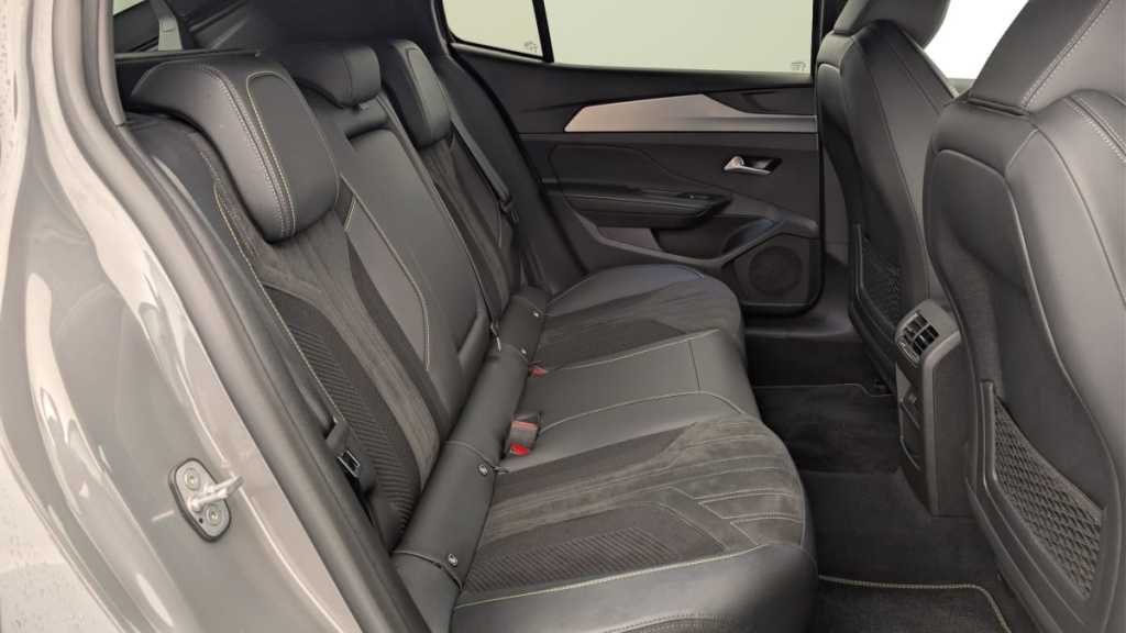 PEUGEOT 408 Hybrid 145 e-DCS6 GT - ref: 1-365317 - Photo 10