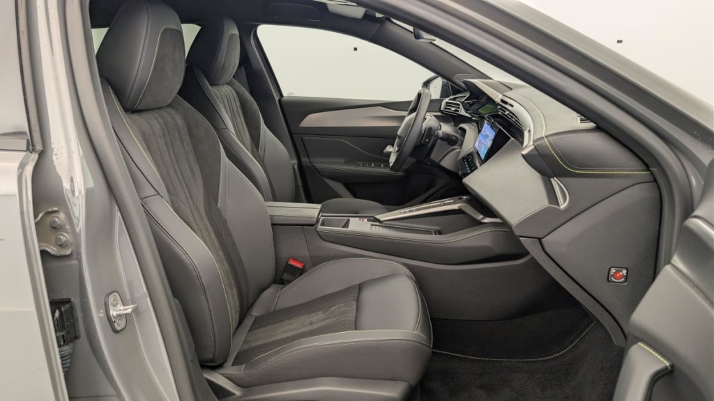 PEUGEOT 408 Hybrid 145 e-DCS6 GT - ref: 1-365317 - Photo 9