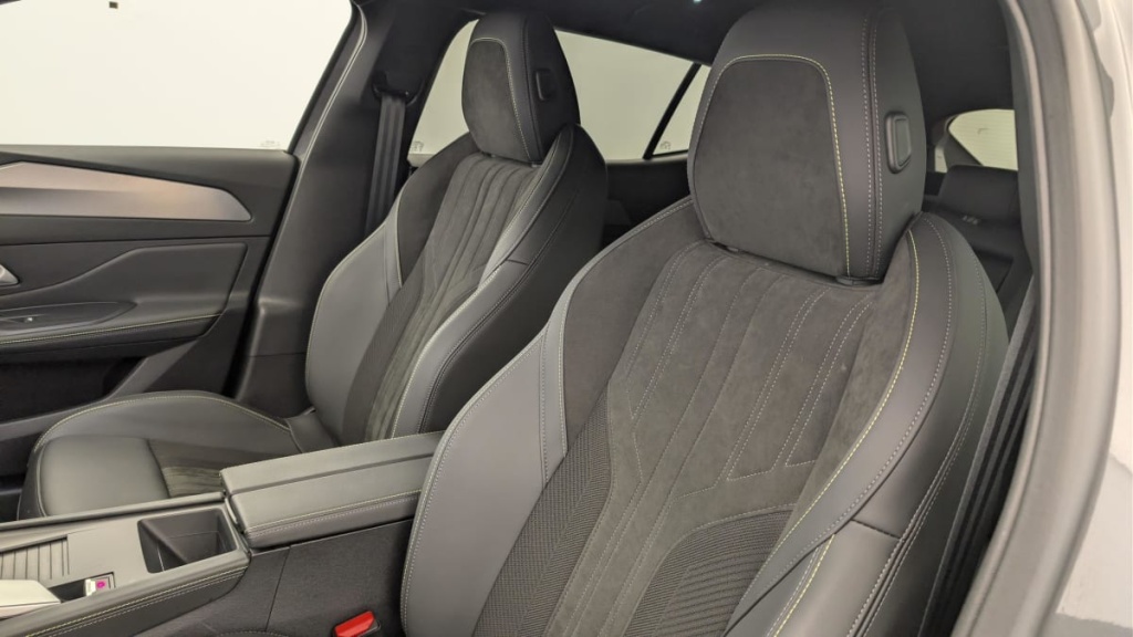 PEUGEOT 408 Hybrid 145 e-DCS6 GT - ref: 1-365318 - Photo 15