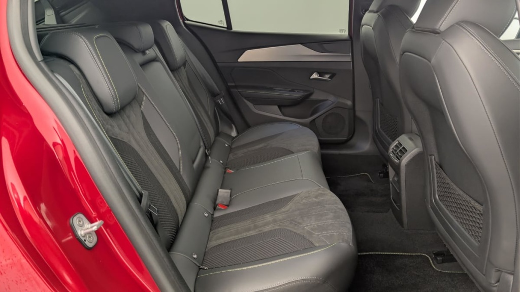 PEUGEOT 408 Hybrid 145 e-DCS6 GT - ref: 1-365332 - Photo 10