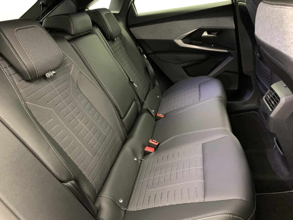 PEUGEOT 3008 Hybrid 145 e-DCS6 GT - ref: 1-365850 - Photo 10