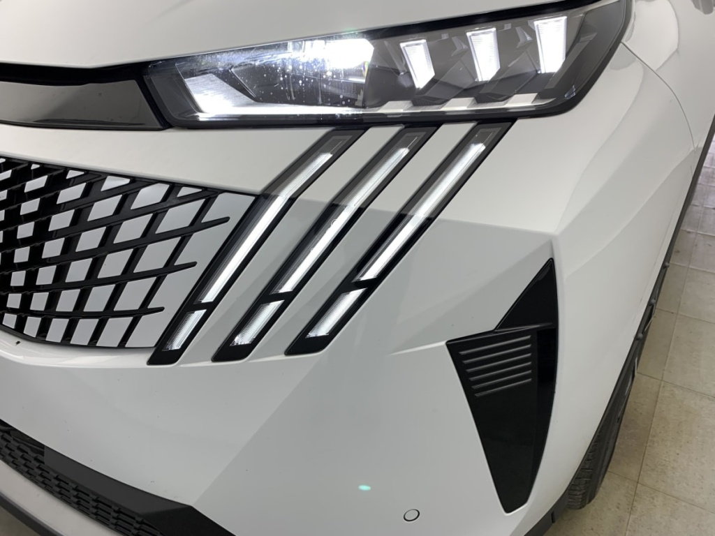 PEUGEOT 3008 Hybrid 145 e-DCS6 GT - ref: 1-365851 - Photo 11