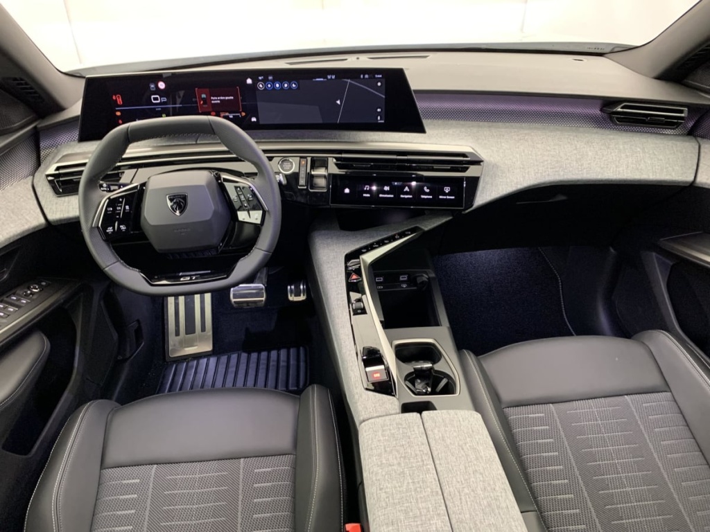 PEUGEOT 3008 Hybrid 145 e-DCS6 GT - ref: 1-365851 - Photo 17