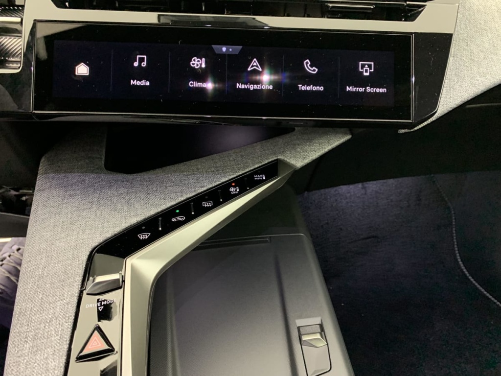 PEUGEOT 3008 Hybrid 145 e-DCS6 GT - ref: 1-365854 - Photo 19