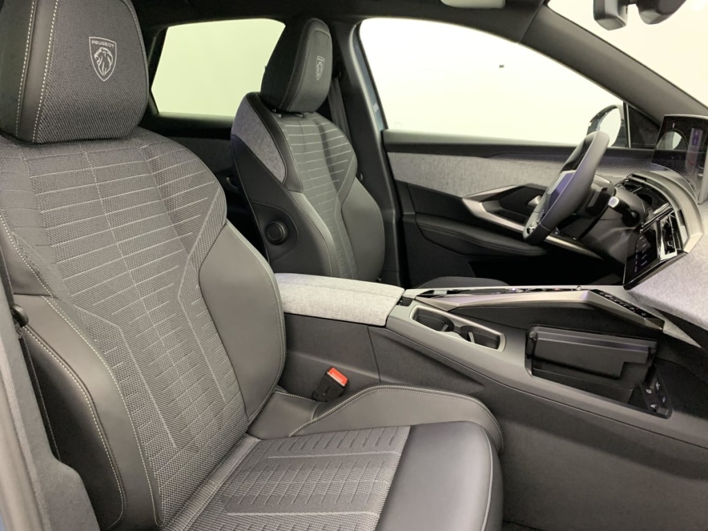 PEUGEOT 3008 Hybrid 145 e-DCS6 GT - ref: 1-365854 - Photo 9