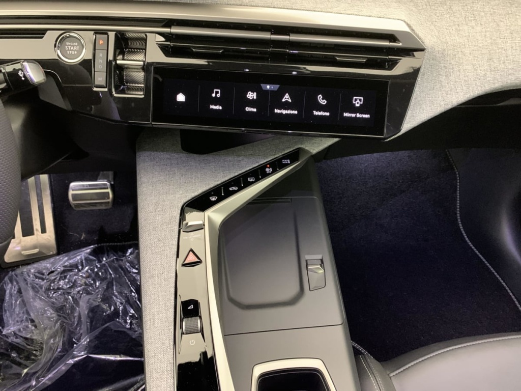 PEUGEOT 3008 Hybrid 145 e-DCS6 GT - ref: 1-365861 - Photo 19