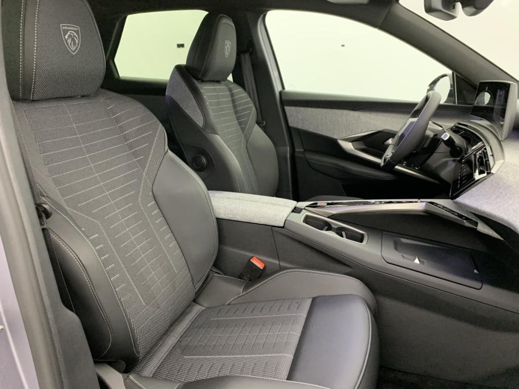 PEUGEOT 3008 Hybrid 145 e-DCS6 GT - ref: 1-365861 - Photo 9