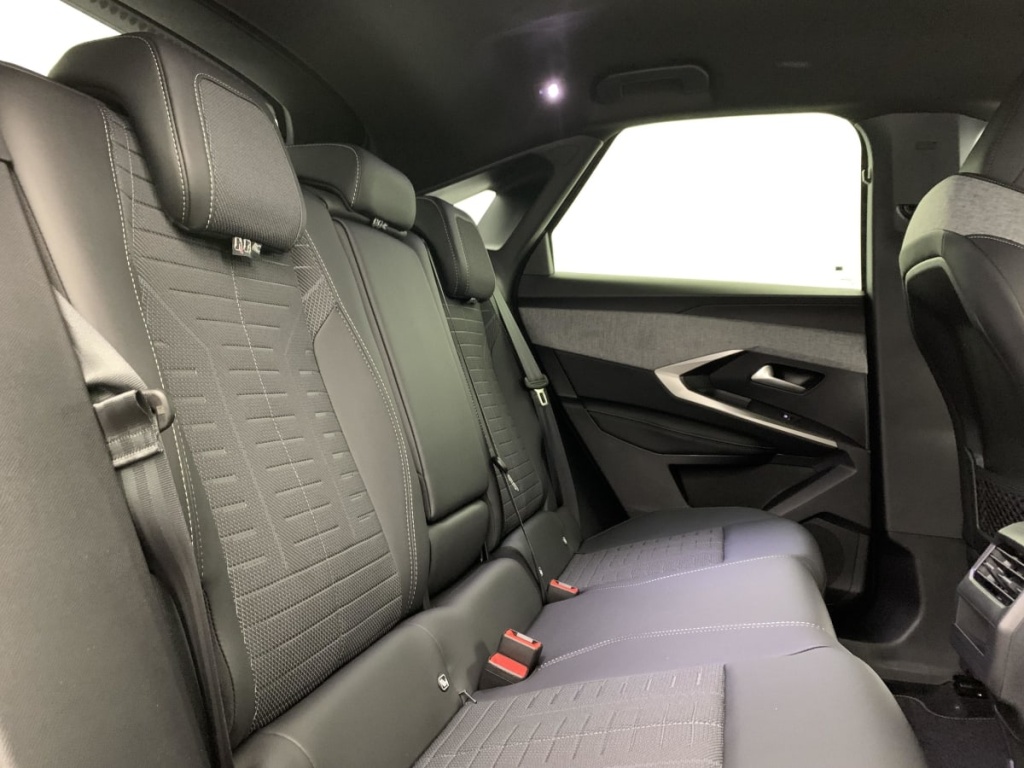 PEUGEOT 3008 Hybrid 145 e-DCS6 GT - ref: 1-366157 - Photo 10