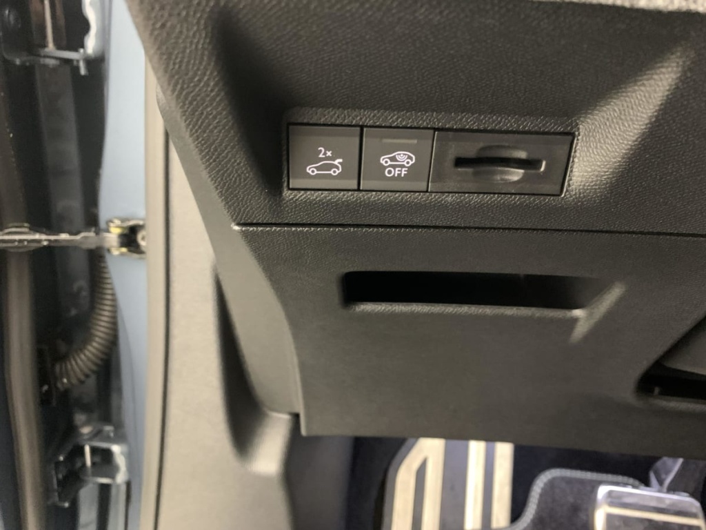 PEUGEOT 3008 Hybrid 145 e-DCS6 GT - ref: 1-366171 - Photo 20