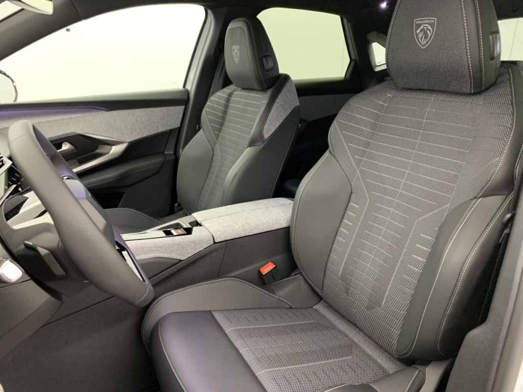 PEUGEOT 3008 Hybrid 145 e-DCS6 GT - ref: 1-366225 - Photo 20