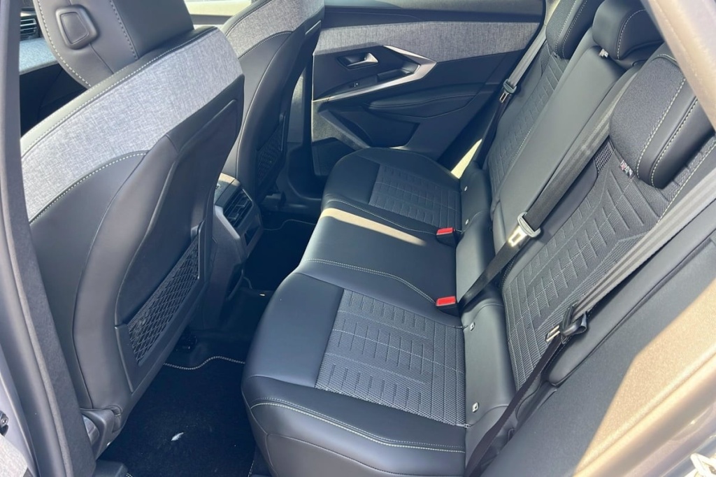 PEUGEOT 3008 Hybrid 145 e-DCS6 GT - ref: 1-366258 - Photo 10