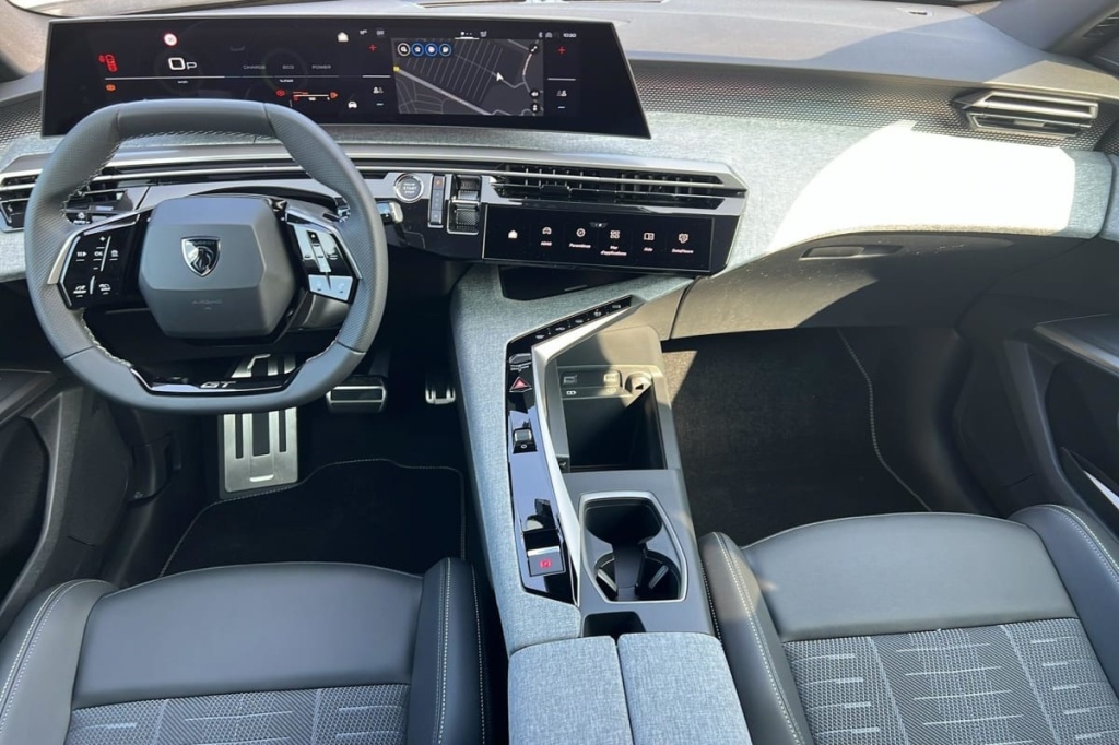 PEUGEOT 3008 Hybrid 145 e-DCS6 GT - ref: 1-366258 - Photo 12