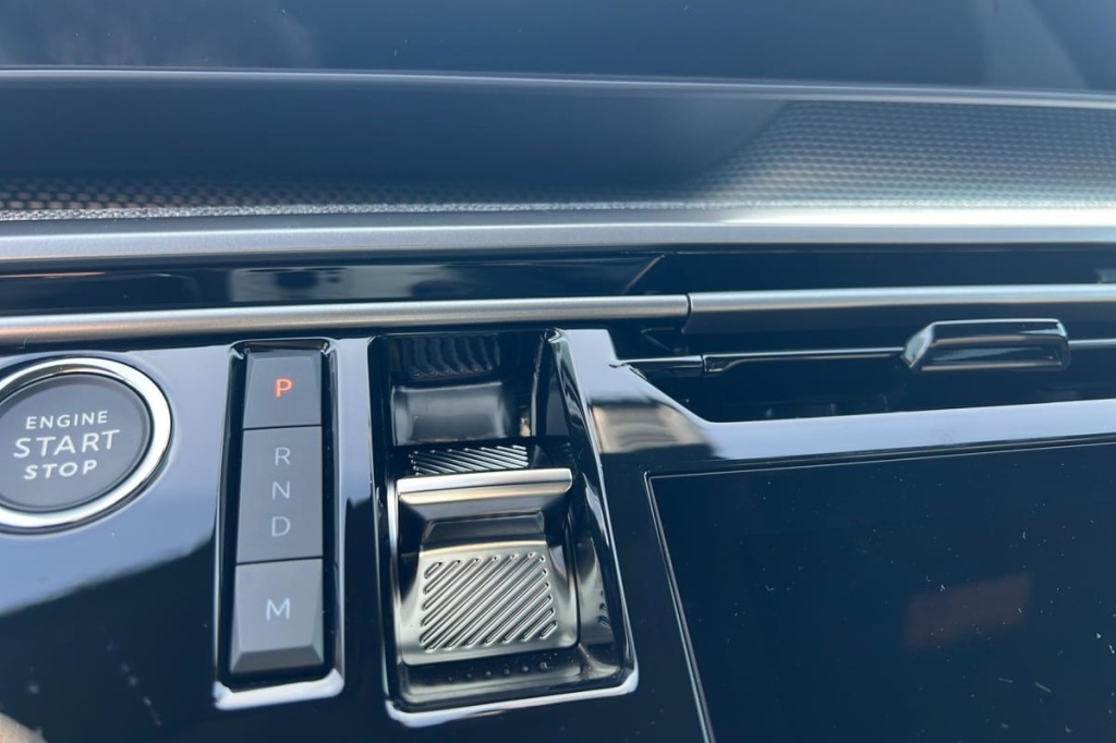 PEUGEOT 3008 Hybrid 145 e-DCS6 GT - ref: 1-366258 - Photo 16