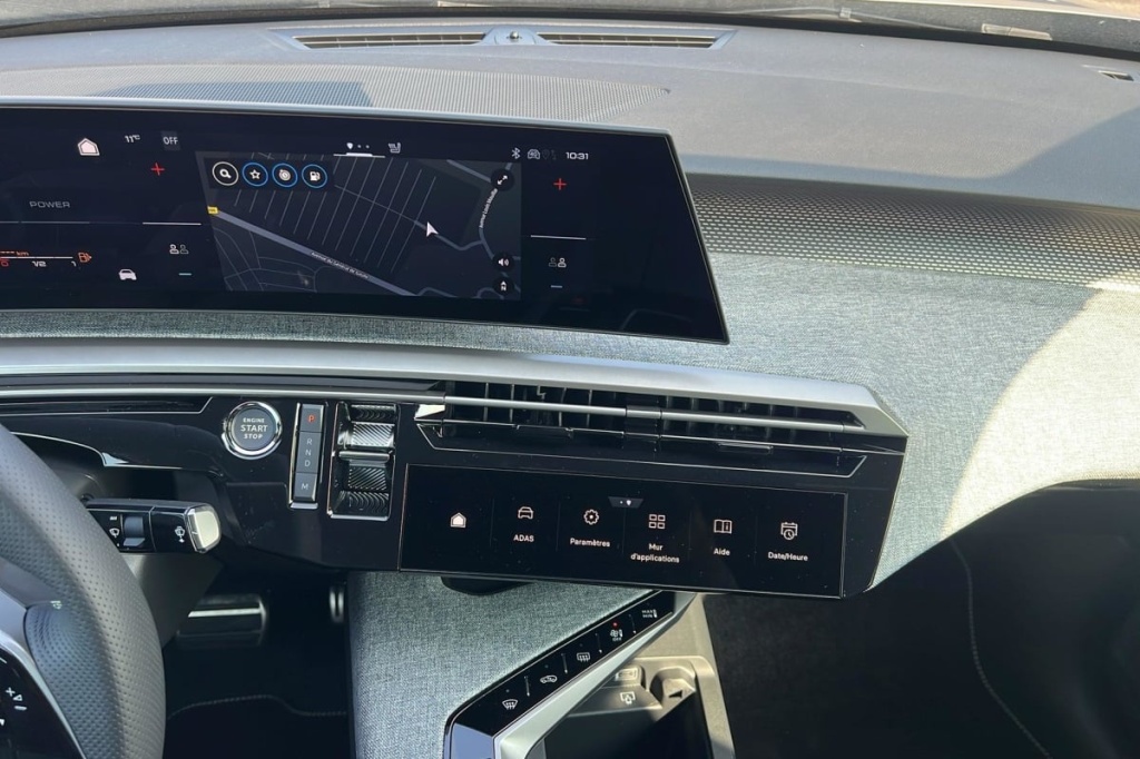 PEUGEOT 3008 Hybrid 145 e-DCS6 GT - ref: 1-366258 - Photo 17