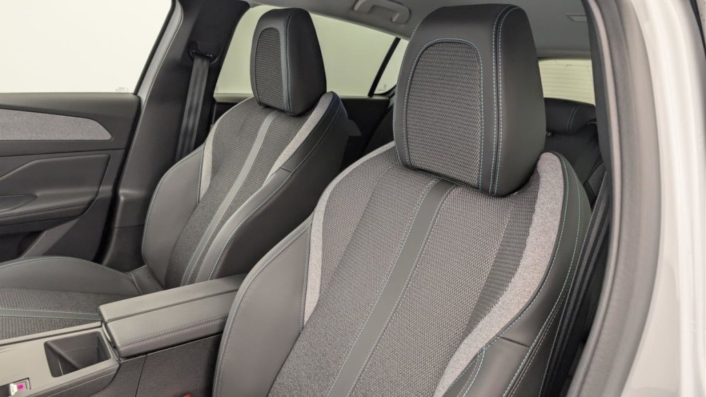 PEUGEOT 308 Hybrid 145 e-DCS6 Allure - ref: 1-366304 - Photo 16