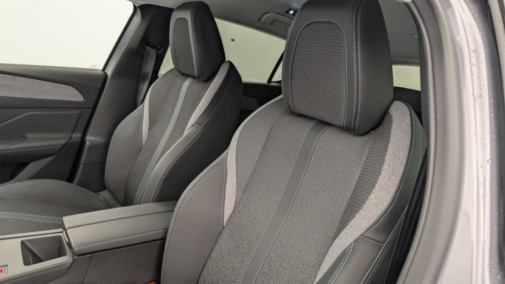 PEUGEOT 308 Hybrid 145 e-DCS6 Allure - ref: 1-366305 - Photo 16