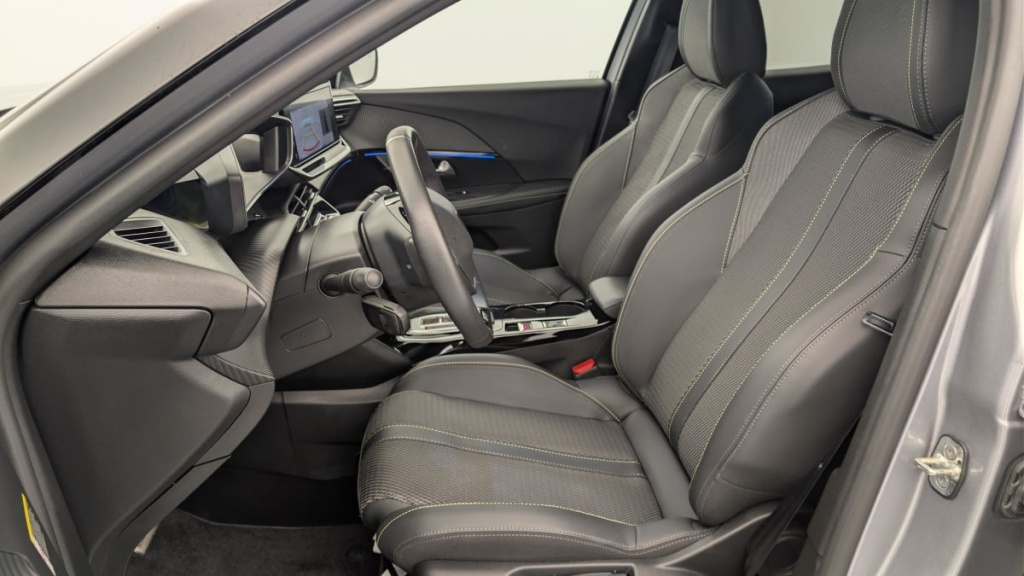 PEUGEOT 2008 50 kWh 136 ch GT - ref: 1-366502 - Photo 16