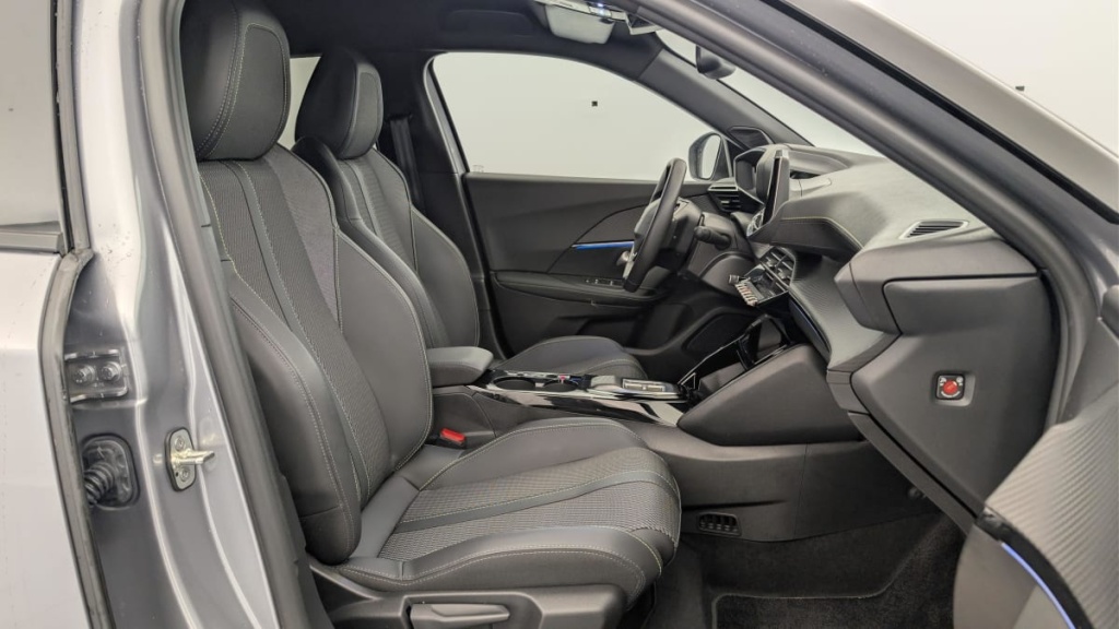 PEUGEOT 2008 50 kWh 136 ch GT - ref: 1-366539 - Photo 9