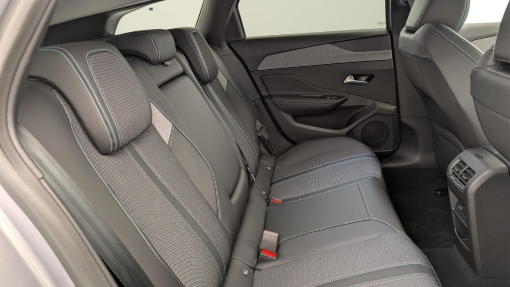 PEUGEOT 308 SW PHEV 180 e-EAT8 Allure - ref: 1-366782 - Photo 10