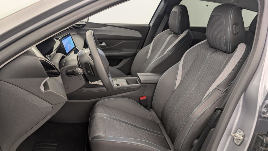 PEUGEOT 308 SW PHEV 180 e-EAT8 Allure - ref: 1-366782 - Photo 16