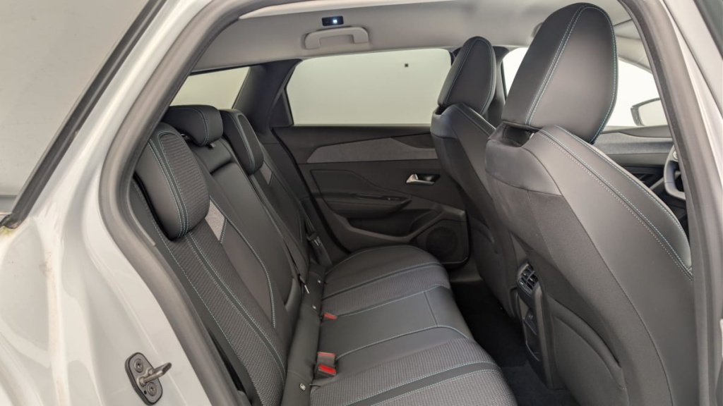 PEUGEOT 308 SW PHEV 180 e-EAT8 Allure - ref: 1-366793 - Photo 10