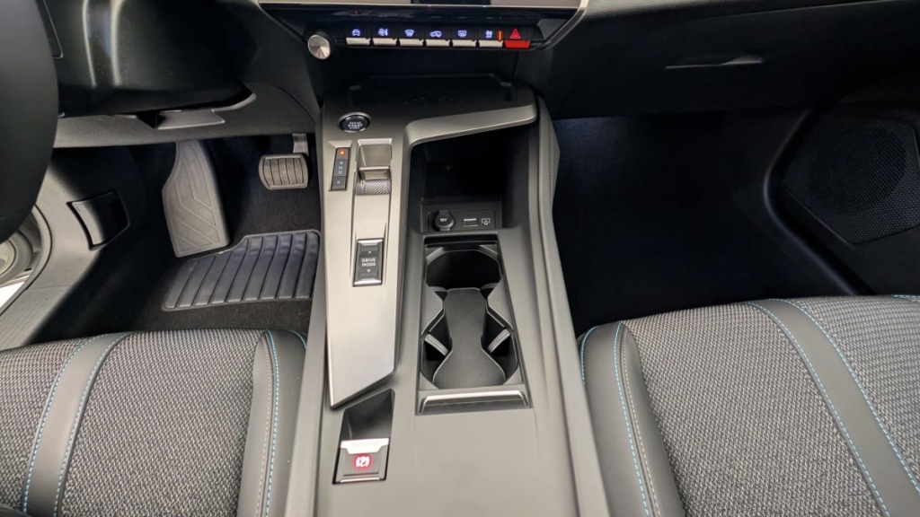 PEUGEOT 308 PHEV 180 e-EAT8 Allure - ref: 1-366828 - Photo 18