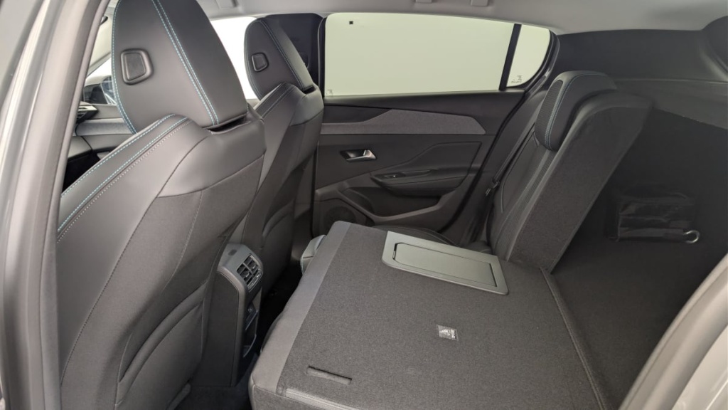 PEUGEOT 308 PHEV 180 e-EAT8 Allure - ref: 1-366829 - Photo 12