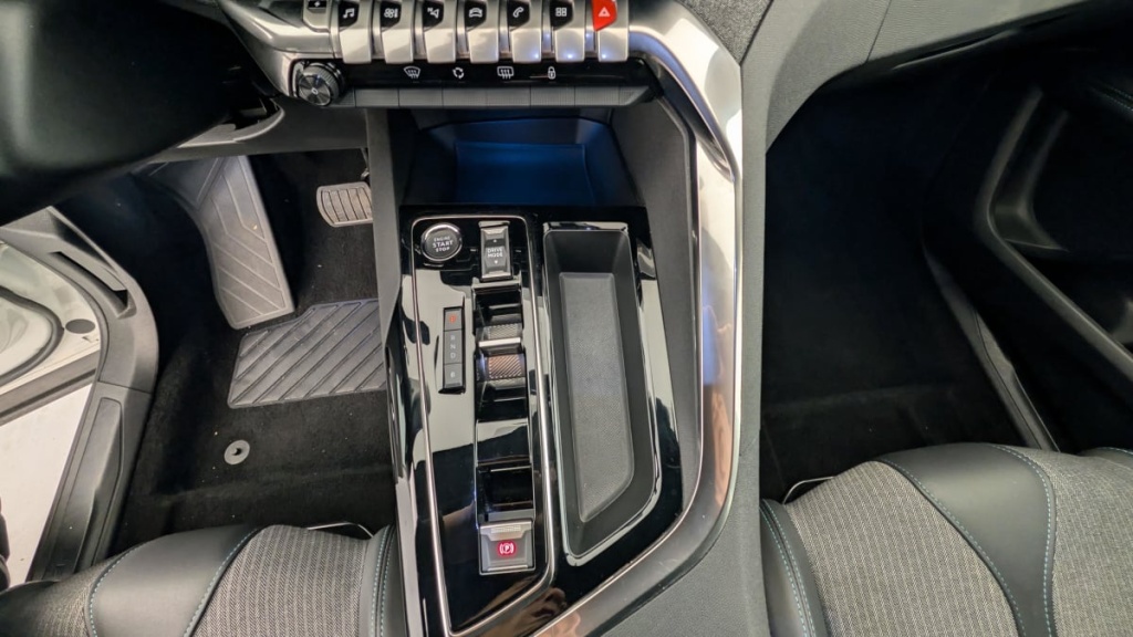 PEUGEOT 3008 Hybrid 225 e-EAT8 Allure Pack - ref: 1-366903 - Photo 19