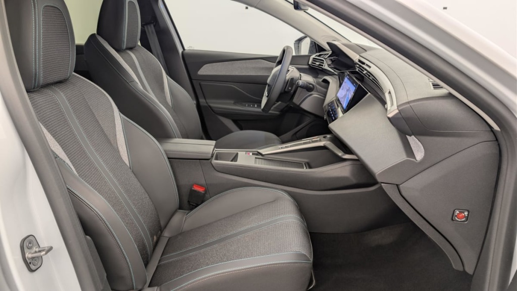 PEUGEOT 308 Hybrid 145 e-DCS6 Allure - ref: 1-367038 - Photo 9