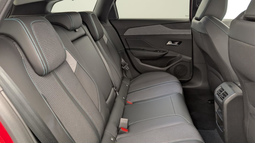 PEUGEOT 308 SW PHEV 180 e-EAT8 Allure - ref: 1-367047 - Photo 10