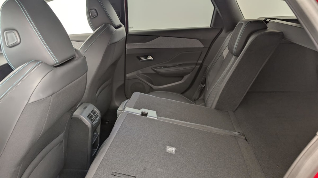 PEUGEOT 308 SW PHEV 180 e-EAT8 Allure - ref: 1-367047 - Photo 12