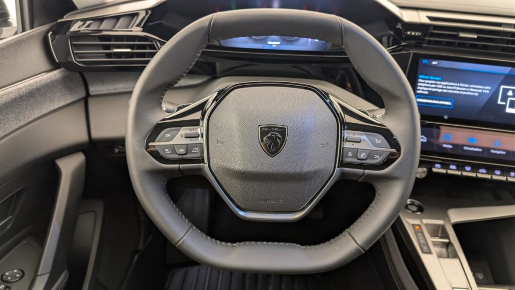 PEUGEOT 308 SW PHEV 180 e-EAT8 Allure - ref: 1-367047 - Photo 14