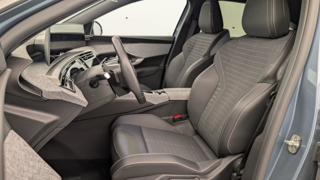 PEUGEOT 3008 HYBRID 136 E-DCS6 ALLURE - ref: 1-367145 - Photo 16