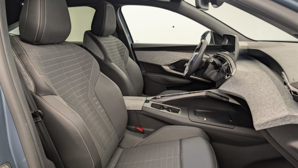 PEUGEOT 3008 HYBRID 136 E-DCS6 ALLURE - ref: 1-367147 - Photo 9