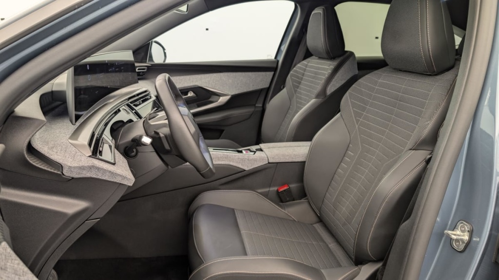 PEUGEOT 3008 HYBRID 136 E-DCS6 ALLURE - ref: 1-367149 - Photo 16