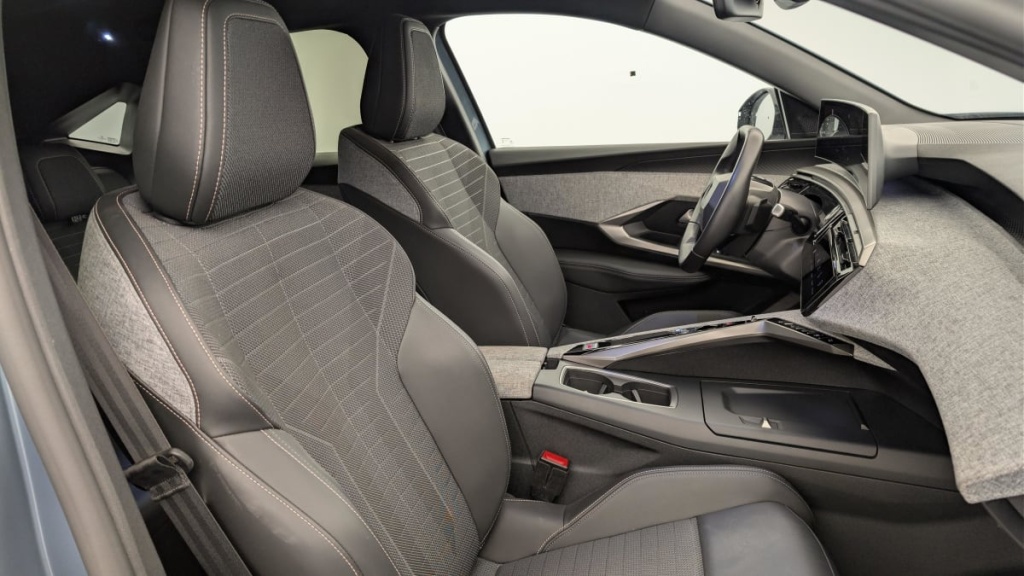 PEUGEOT 3008 HYBRID 136 E-DCS6 ALLURE - ref: 1-367151 - Photo 9