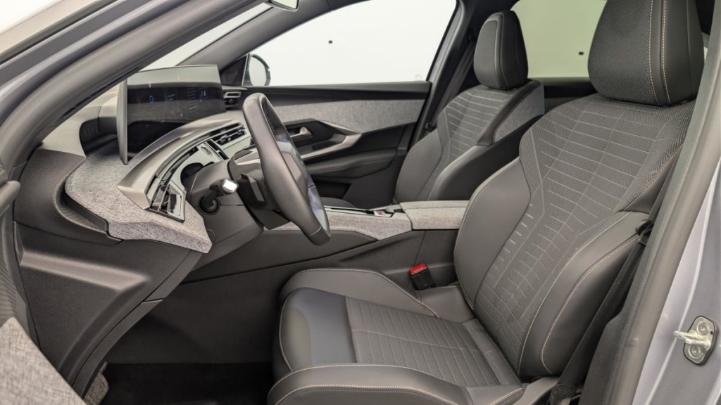 PEUGEOT 3008 HYBRID 136 E-DCS6 ALLURE - ref: 1-367160 - Photo 16