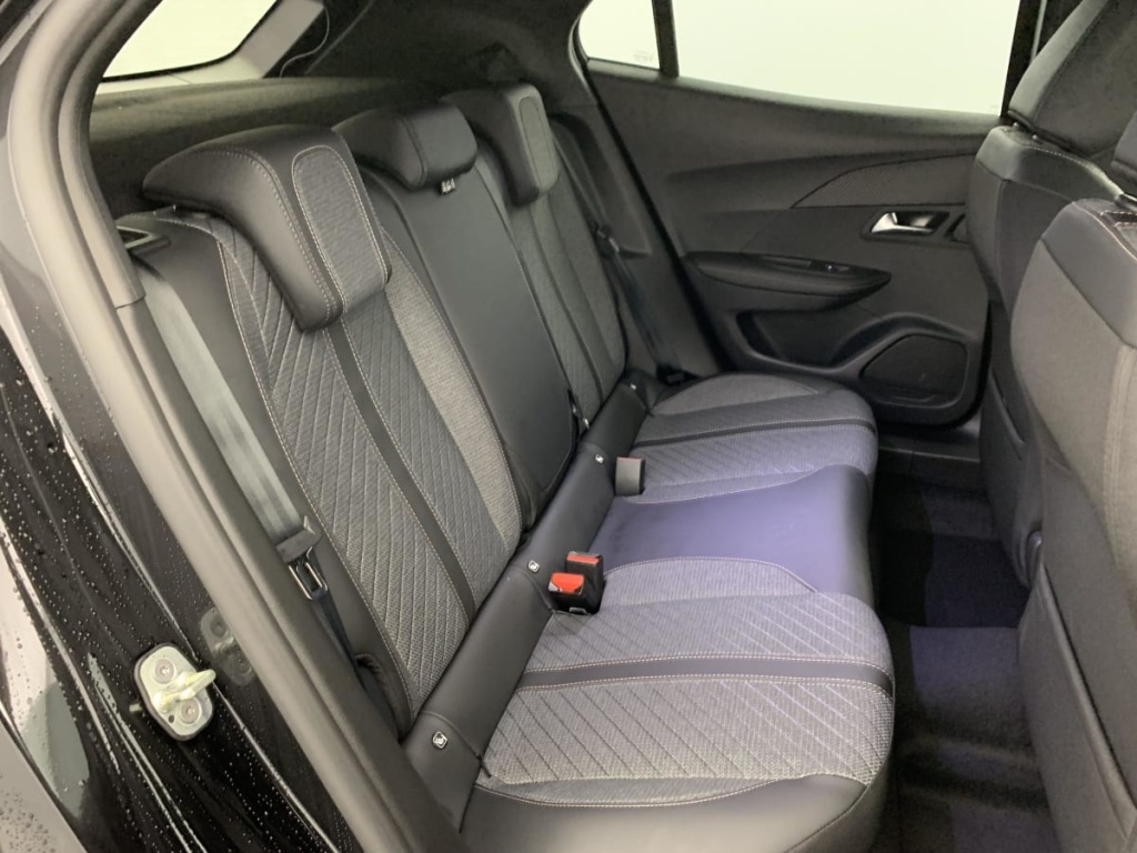 PEUGEOT 2008 Hybrid 145 e-DCS6 Allure - ref: 1-367179 - Photo 10