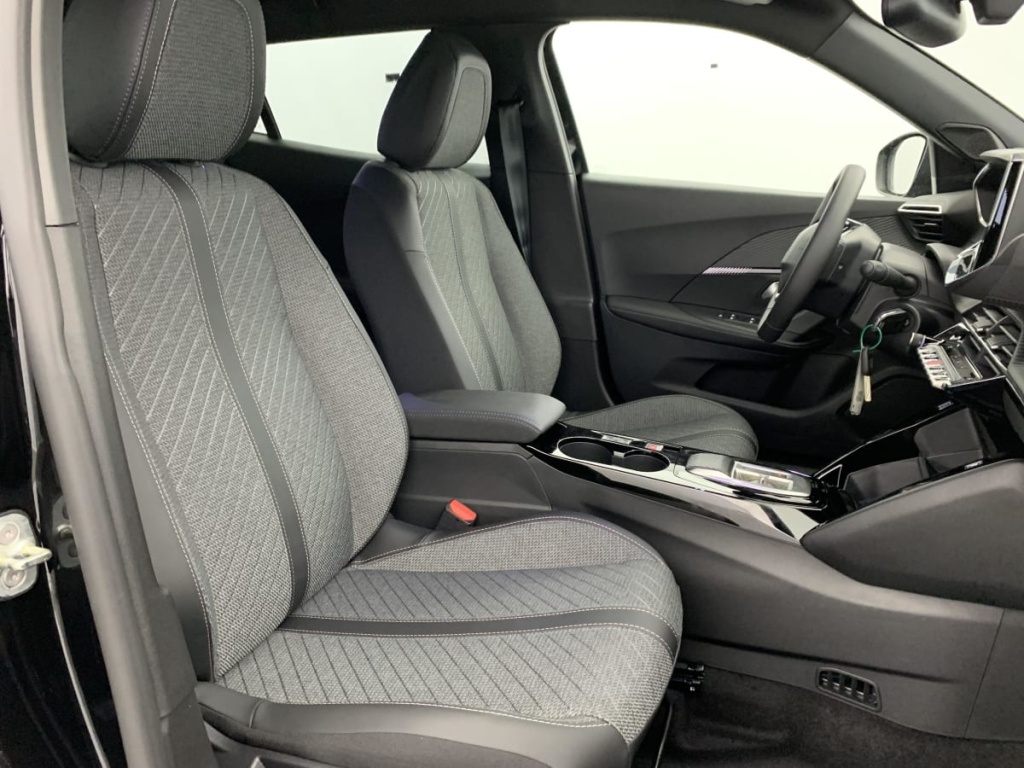 PEUGEOT 2008 Hybrid 145 e-DCS6 Allure - ref: 1-367185 - Photo 9