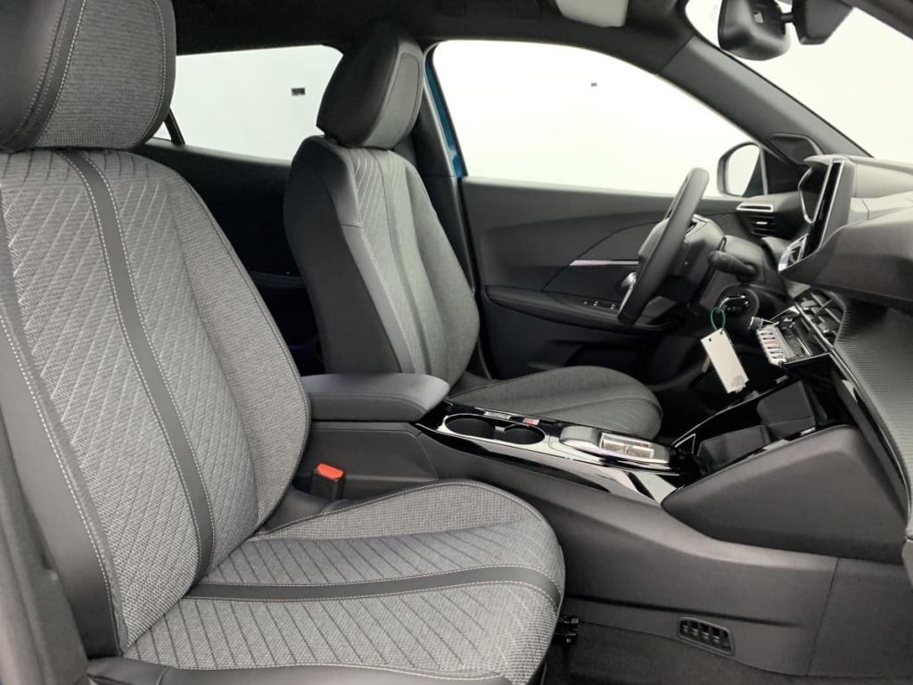 PEUGEOT 2008 Hybrid 145 e-DCS6 Allure - ref: 1-367214 - Photo 9