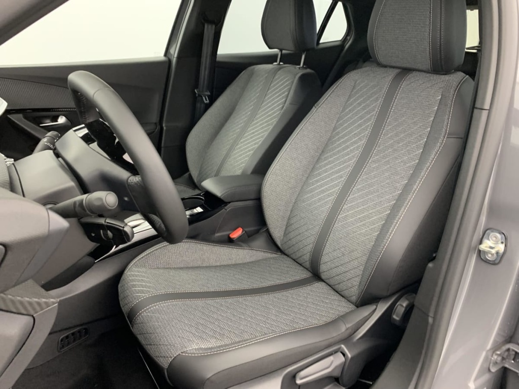 PEUGEOT 2008 Hybrid 145 e-DCS6 Allure - ref: 1-367251 - Photo 20