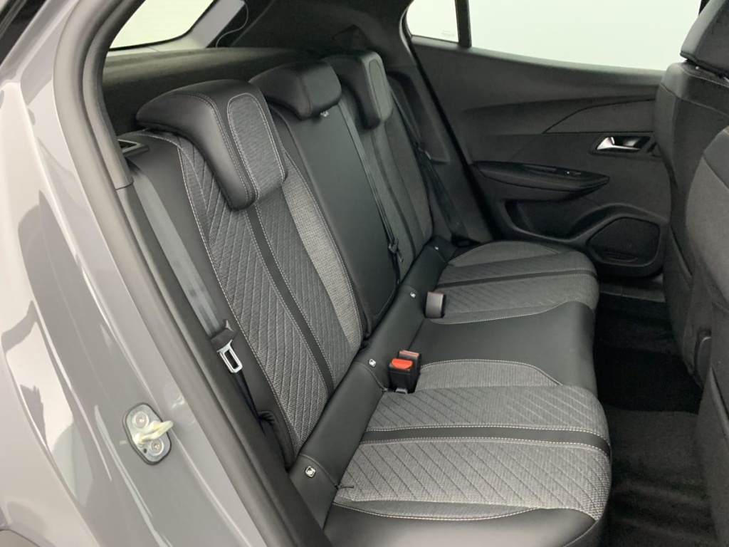 PEUGEOT 2008 Hybrid 145 e-DCS6 Allure - ref: 1-367262 - Photo 10