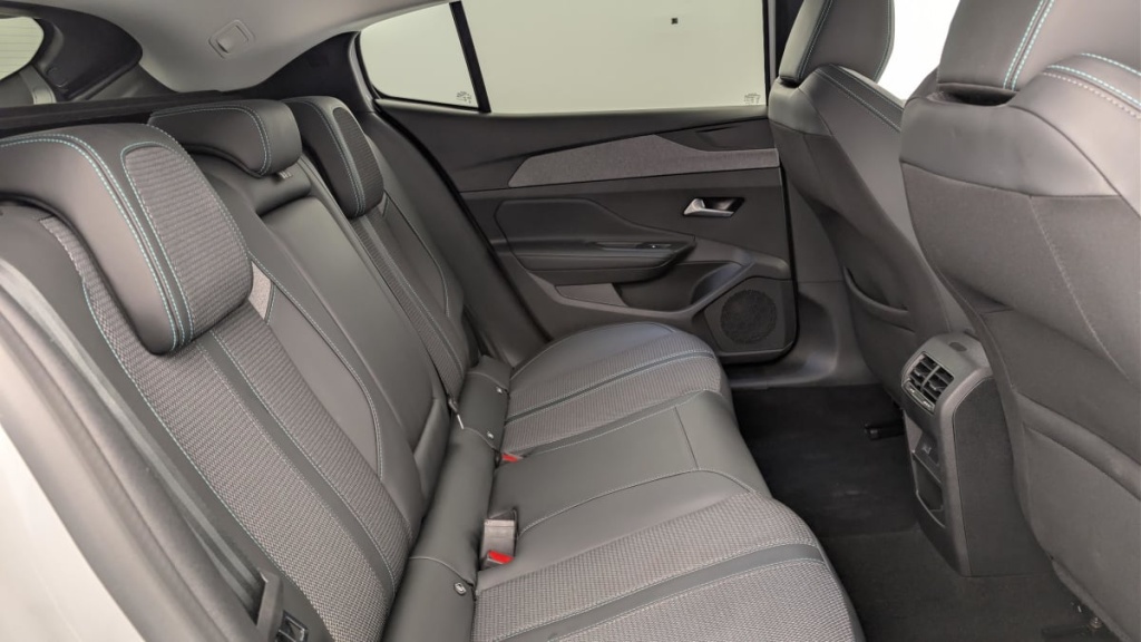 PEUGEOT 408 Hybrid 136 e-DCS6 Allure - ref: 1-367302 - Photo 10