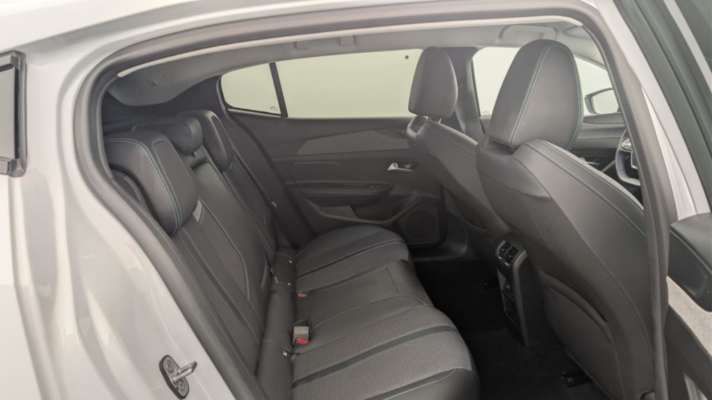 PEUGEOT 408 Hybrid 136 e-DCS6 Allure - ref: 1-367304 - Photo 10