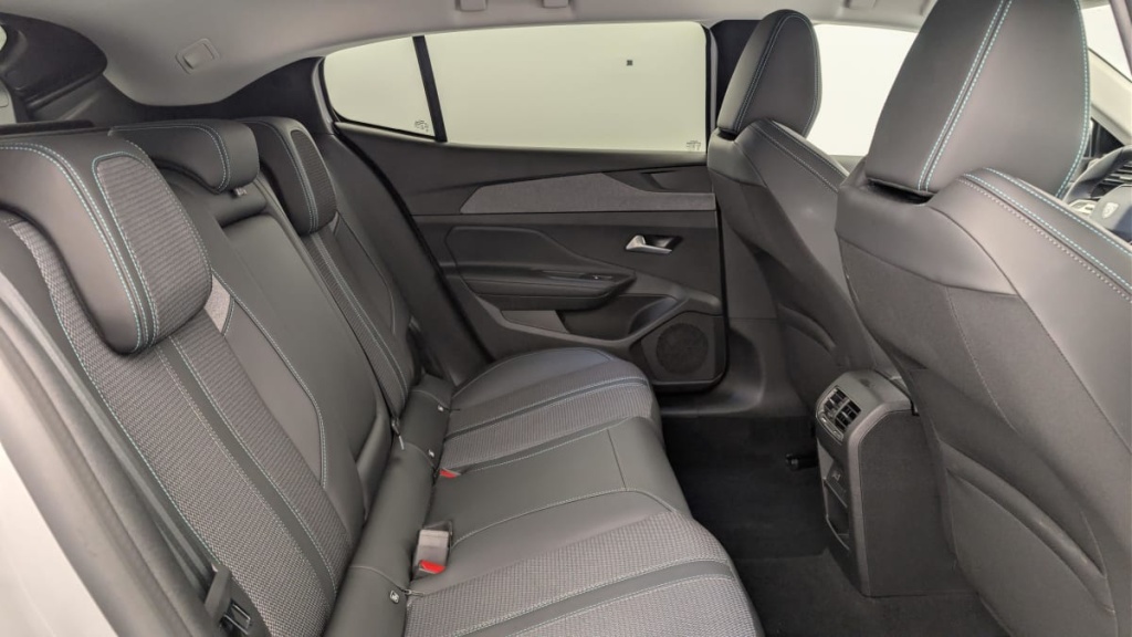 PEUGEOT 408 Hybrid 136 e-DCS6 Allure - ref: 1-367306 - Photo 10